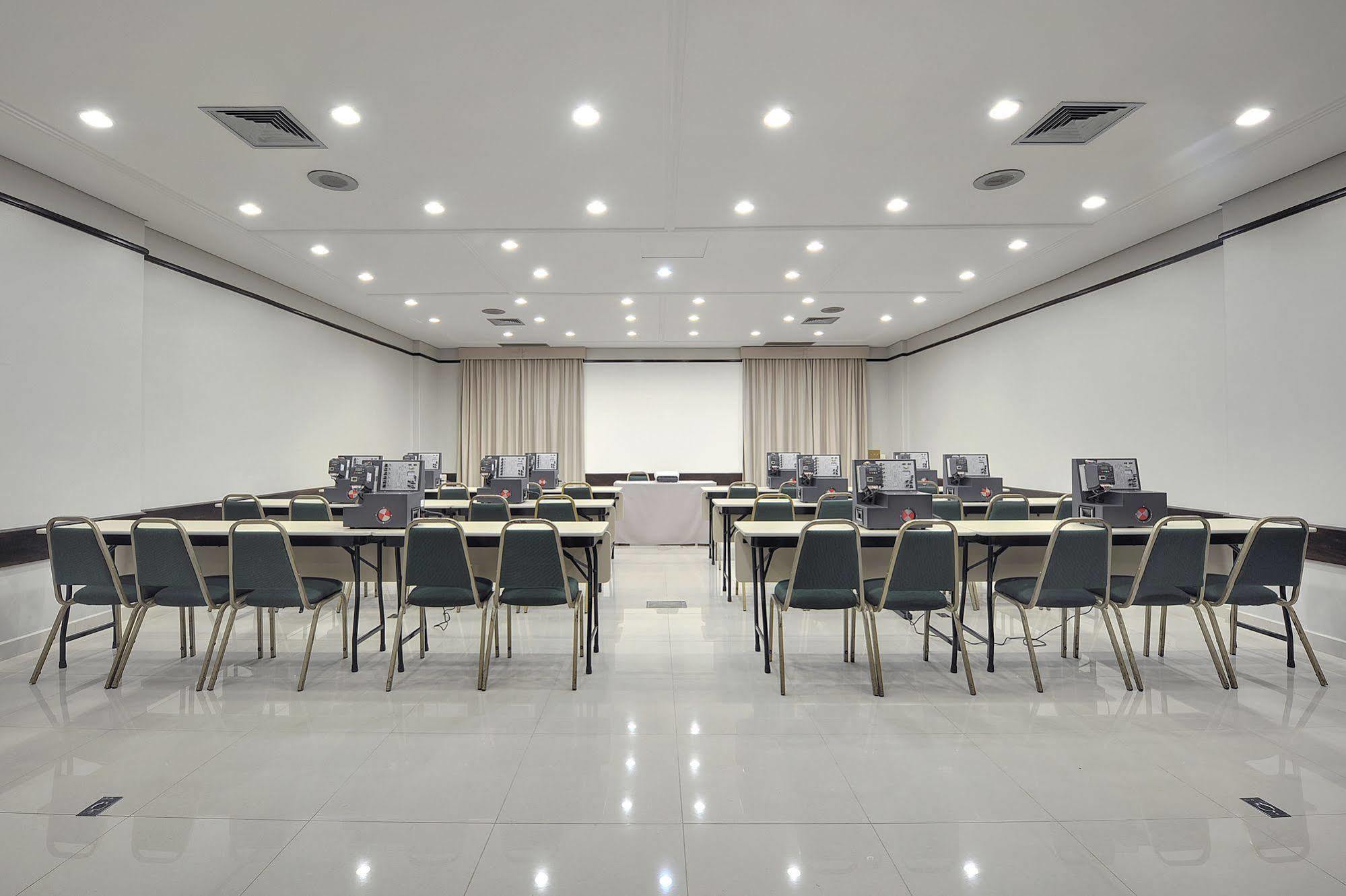 Hotel Deville Business Maringá Екстериор снимка